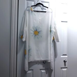 Very nice long 4XL tunic in light fabric that fits well